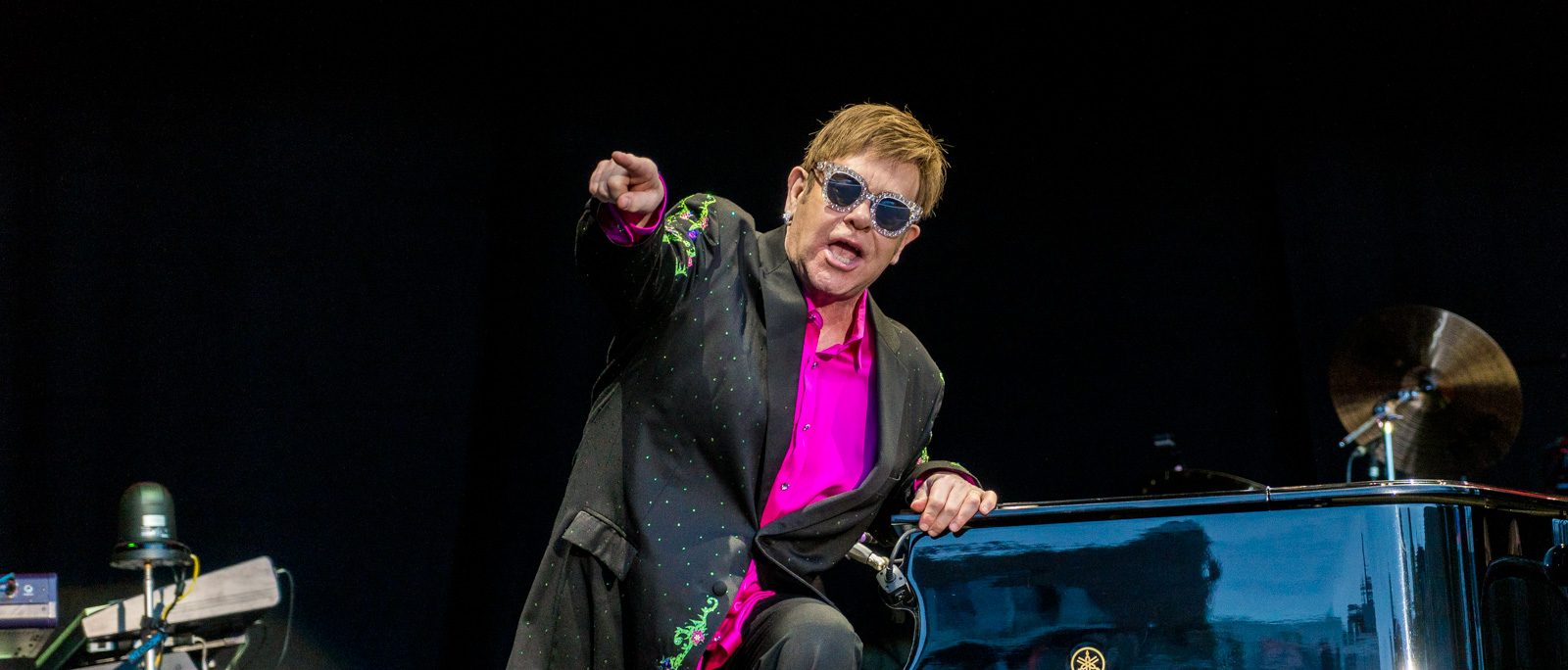 5 canciones para celebrar la vida de Elton John MEW Magazine